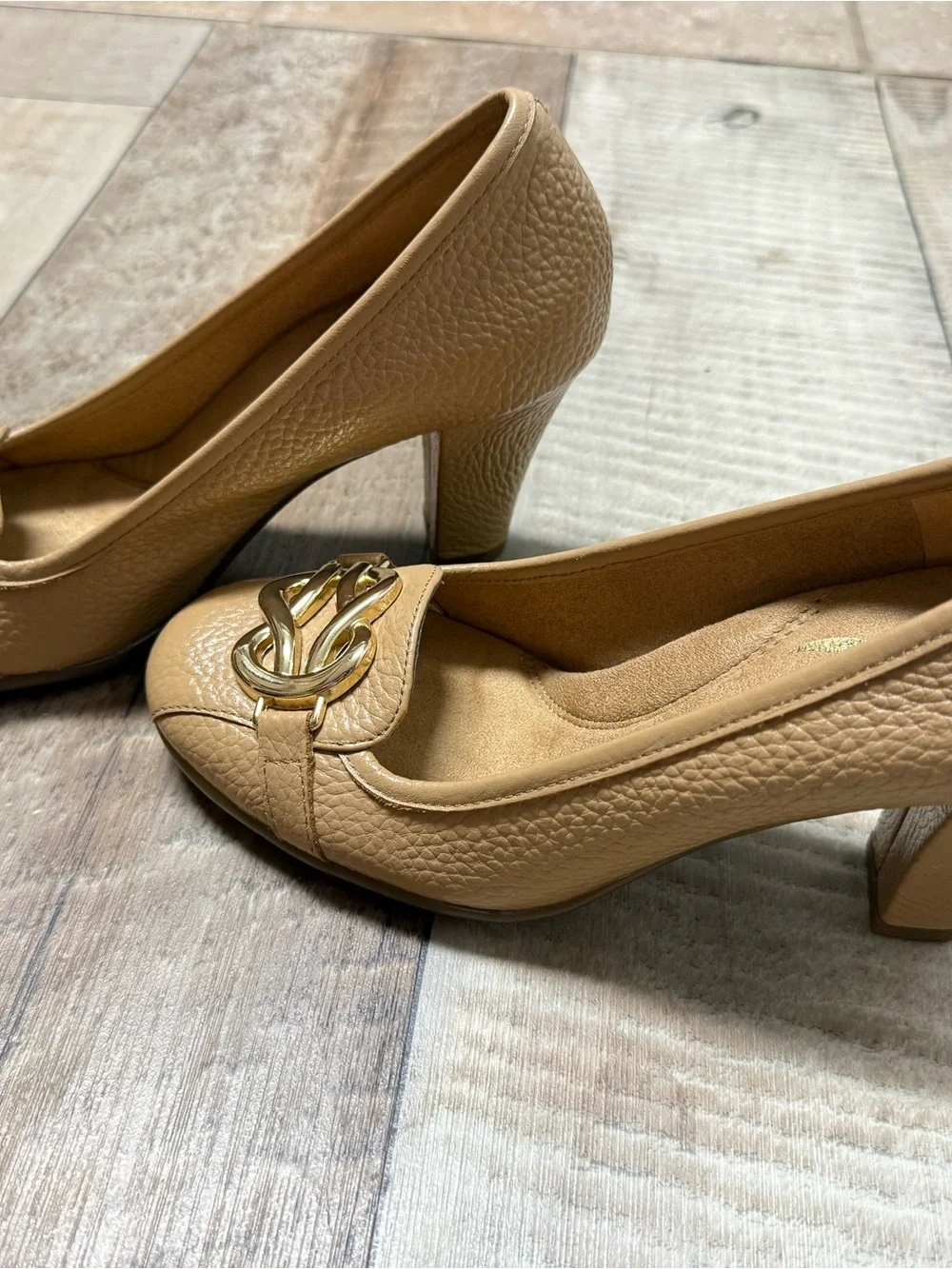 AEROSOLES Tan Leather Heels with Gold Chain Accent